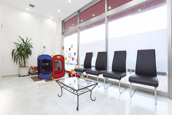 ①受付②待合室③診療室