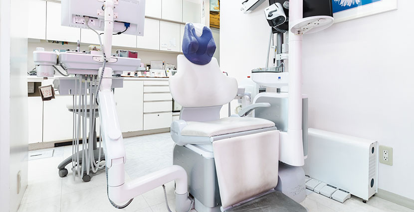 ①クリニック外観②様々な機器を導入しています③リラックスして治療をお受けください