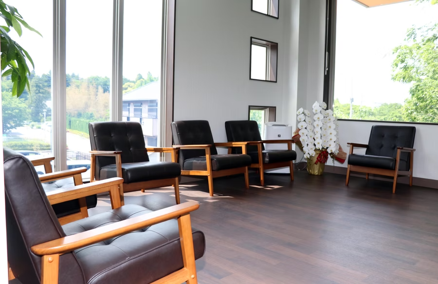 ①外観②待合室③診療スペース