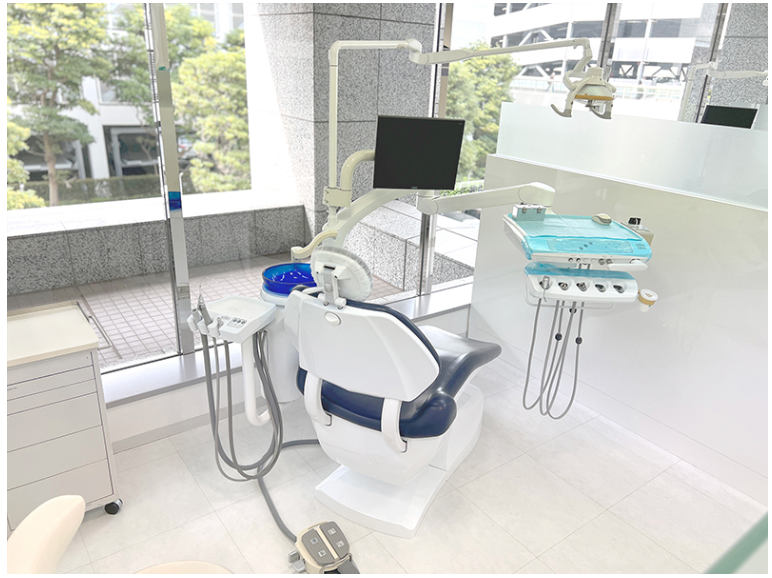 【JR海浜幕張駅南口から徒歩1分】健康は美しい歯で、おいしく食べ・話し・微笑む事をモットーに掲げる幕張デンタルオフィス