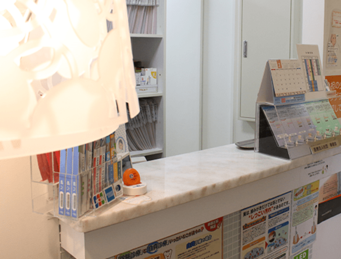 ①クリニック外観②受付③診療チェア