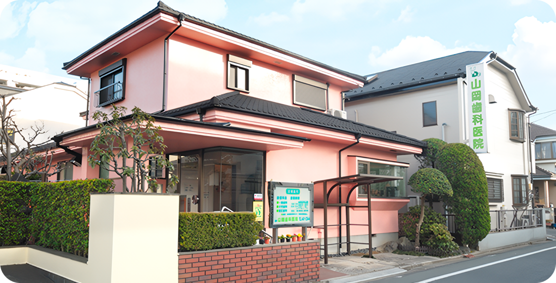 ①診療風景②外観③受付