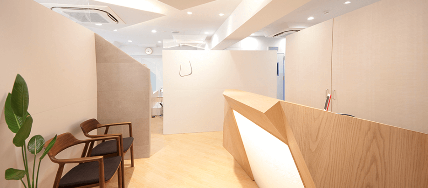 ①外観②受付③診察室