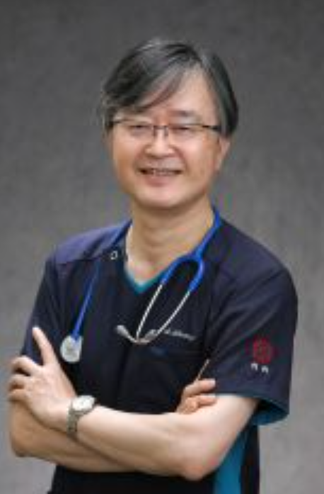 院長の清水　敦哉