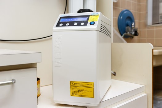 高圧蒸気滅菌により器材を管理しています