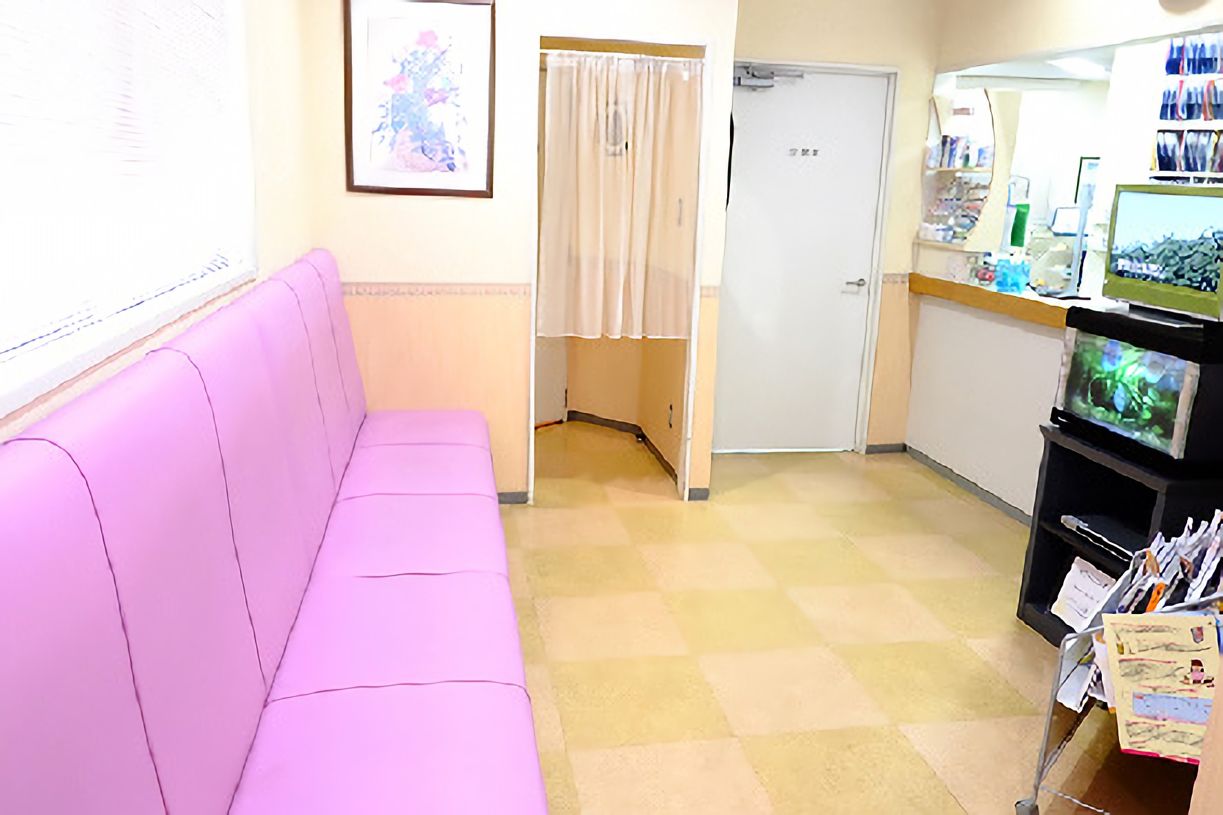 ①外観②待合室③診療ユニット