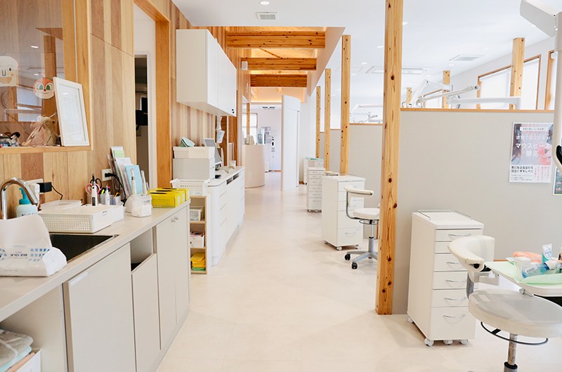 ①外観②受付③診療室