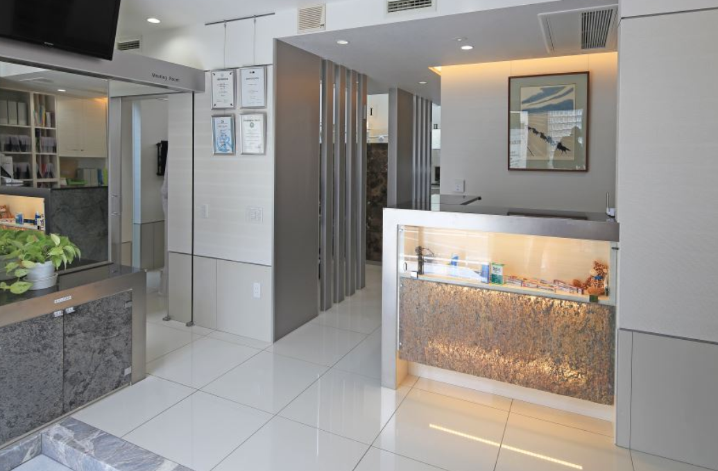 【日本矯正歯科学会認定医とインビザライン認定ドクターが在籍】最新の医療設備を備え、高品質で安全な医療サービスを提供しています