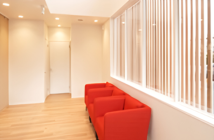 ①外観②受付③治療室