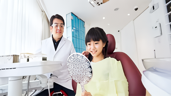 舌側矯正とインビザラインを経過によって使い分ける選択肢もあります