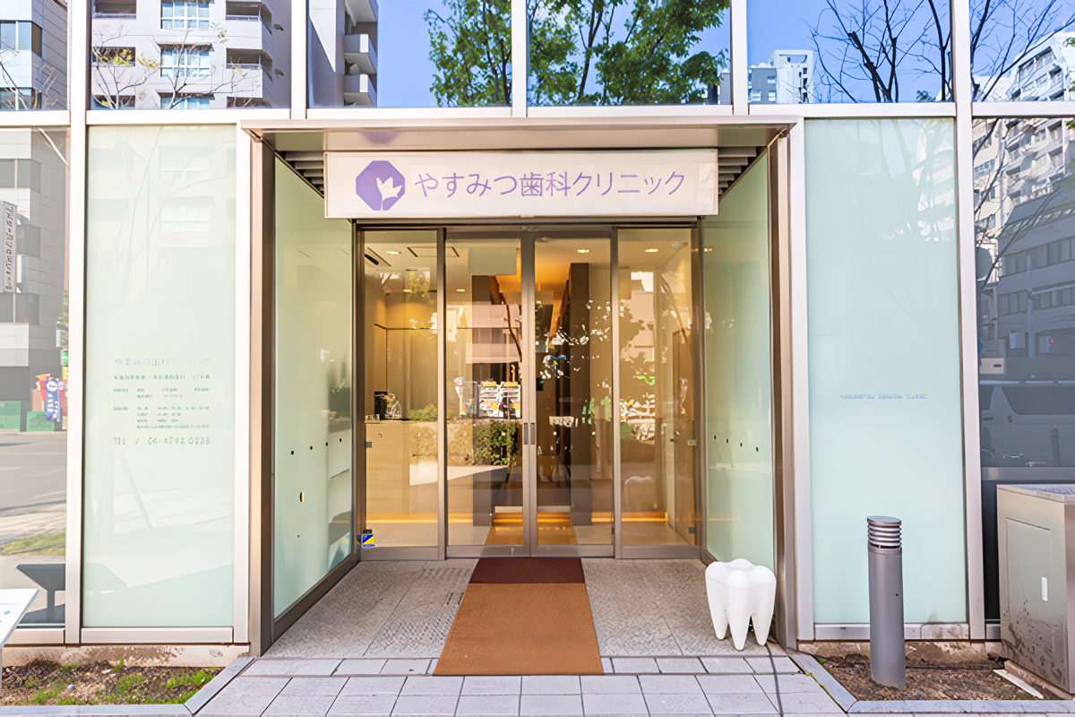 ①外観②待合室③個室診療室