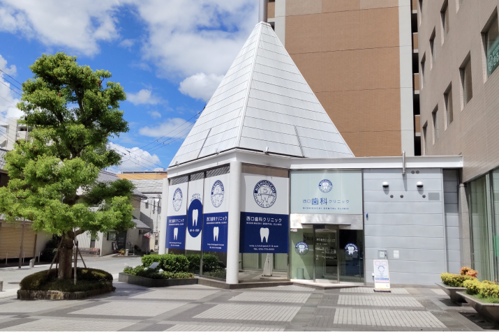 ①クリニック外観②受付③待合室