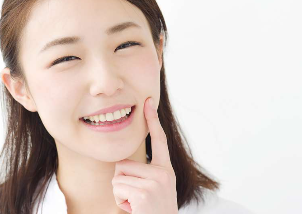 ホワイトニングとノンメタル治療で実現する審美性と健康の調和