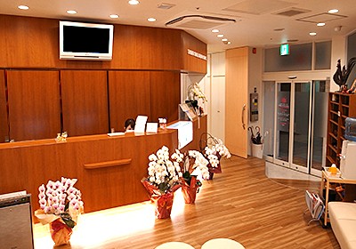 ①外観②待合室③診療室