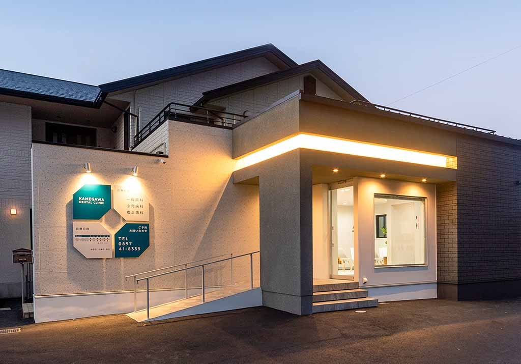 ①外観②受付③待合室