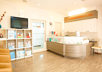 【東岡崎駅北口徒歩3分】噛み合わせとインプラントに注力する岸本歯科