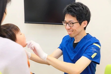 お子様のペースに合わせた治療をします