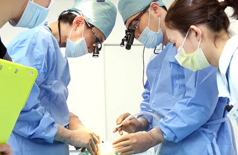 静脈内鎮静法を用いて、緊張や不安をやわらげた抜歯に対応