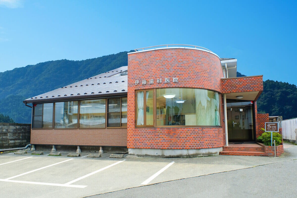 ①医院外観②待合室③診療室