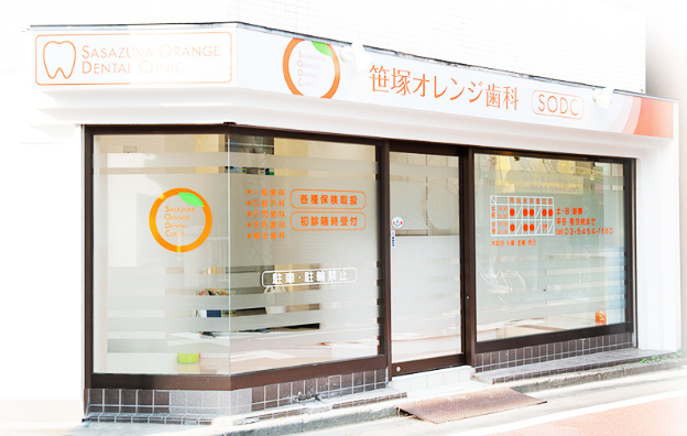 ①クリニック外観　②受付　③待合室