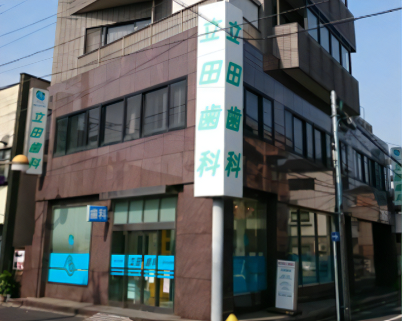 ①クリニック外観②受付③待合室