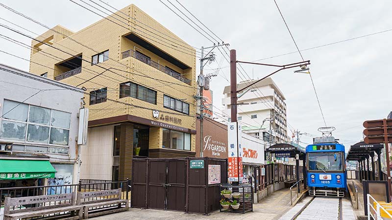 ①医院外観②受付③待合室