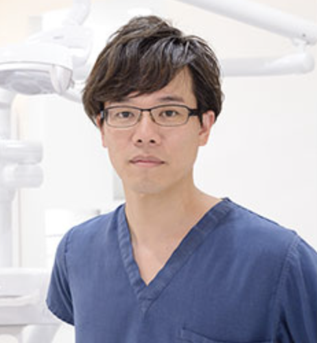 【経歴】
H17 日本歯科大学新潟歯学部卒業
H17 秋田大学医学部付属病院 歯科口腔外科臨床研修
H18 医療法人社団慈晧会 波多野歯科医院入社
H22 厚生労働省認定 臨床研修指導医
H24 東北大学大学院歯学研究科口腔病態外科学講座口腔病理学分野入学
H26 財団法人歯科医療研修振興財団 プログラム責任者
H28 東北大学大学院歯学研究科口腔病態外科学講座口腔病理学分野 歯学博士取得
H28 東北大学大学院歯学研究科口腔病態外科学講座口腔病理学分野 非常勤講師
日本歯科大学生命歯学部附属病院総合診療科2 非常勤講師
R2 医療法人社団 左近会設立

【資格】
歯学博士
厚生労働省認定 臨床研修指導医
財団法人歯科医療研修振興財団（厚生労働省後援）プログラム責任者
ブローネマルクインプラント認定医／公認インストラクター