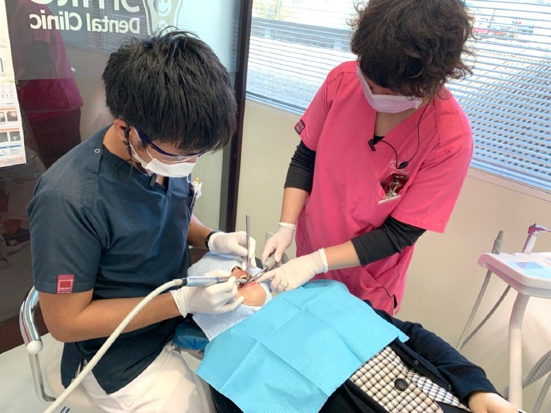 口腔内カメラで現在の状態を確認します