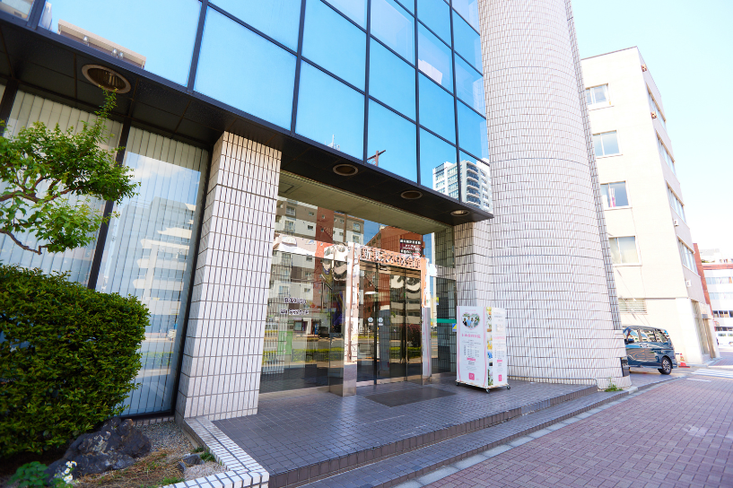 ①歯科医院外観②受付③診療スペース