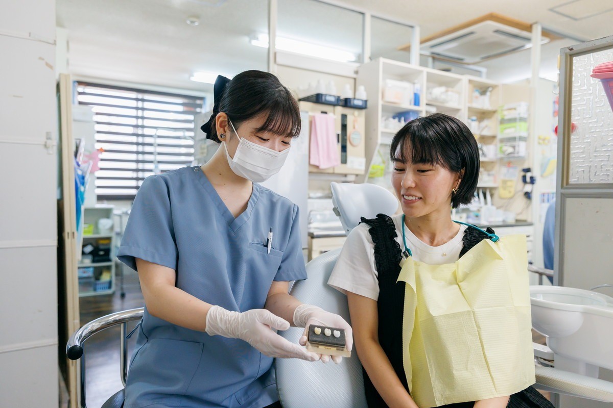 患者様の希望や口腔状態を丁寧に確認し、長期的な安定を見据えた審美治療計画を提案しています。