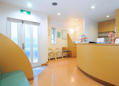 【桂木2丁目バス停徒歩2分】幅広い専門性と先端設備で義歯や一般診療に対応するたかひら歯科