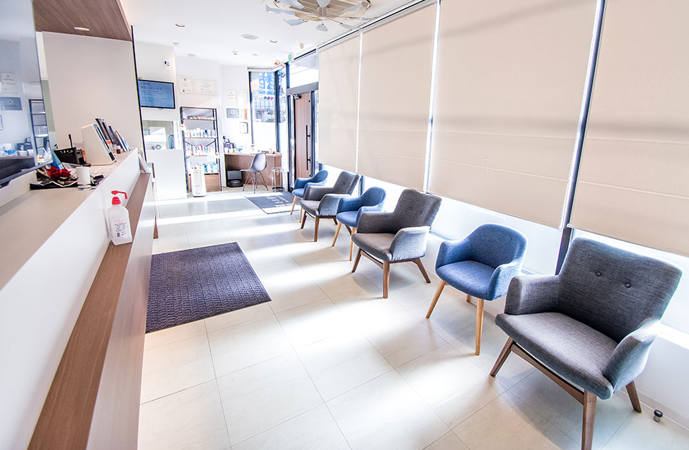 【北野駅南口ロータリーより徒歩2分　ワンランク上の歯科治療を目指すあお歯科】