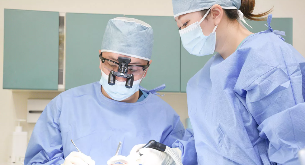 インプラントガイドを使うことで正確な手術を行っています