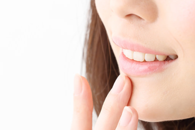 多様な素材と技術で自然な白さと健康な口元を実現