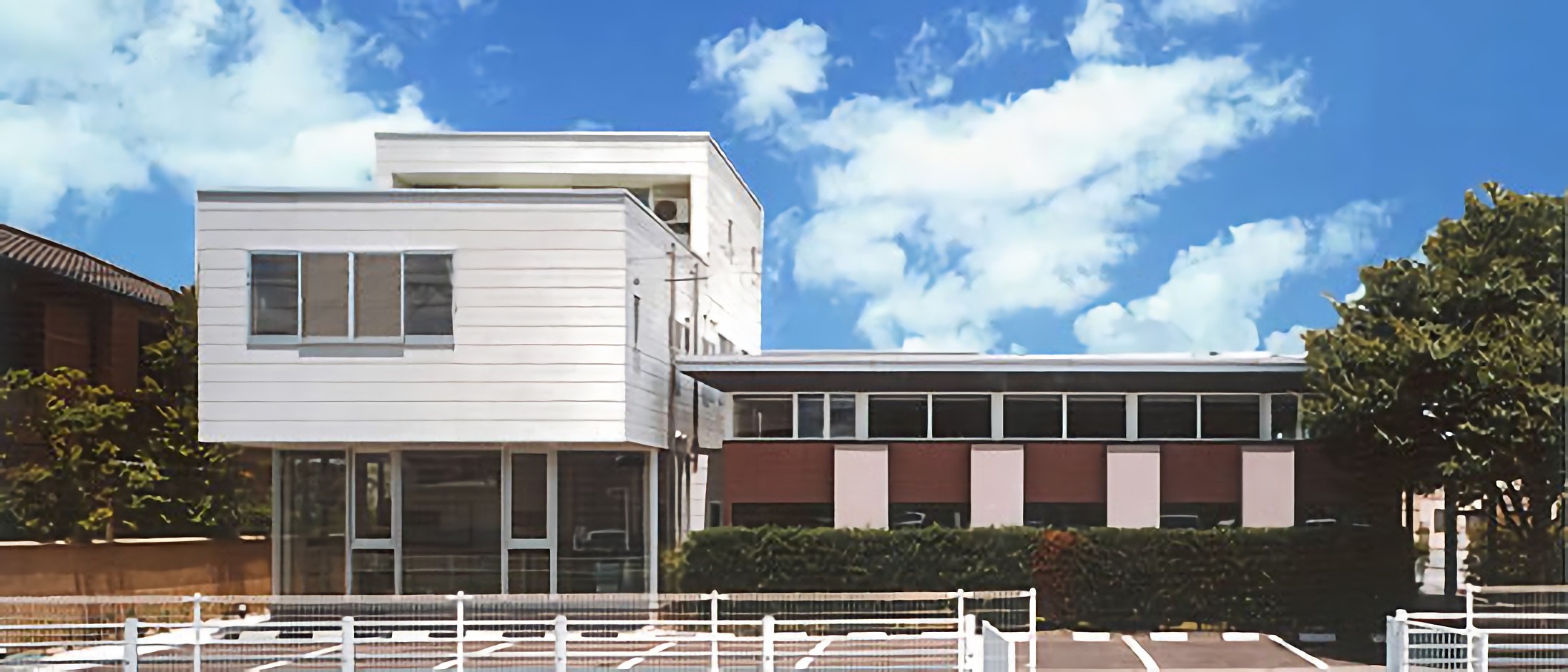 ①医院外観②診療室③診療室