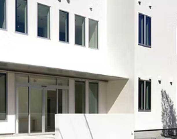 ①外観②待合室