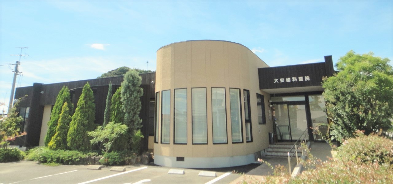 ①医院外観②待合室③カウンセリングルーム