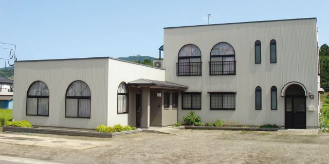 【前田バス停 徒歩7分】総義歯治療と訪問歯科診療に対応するアルプス歯科医院