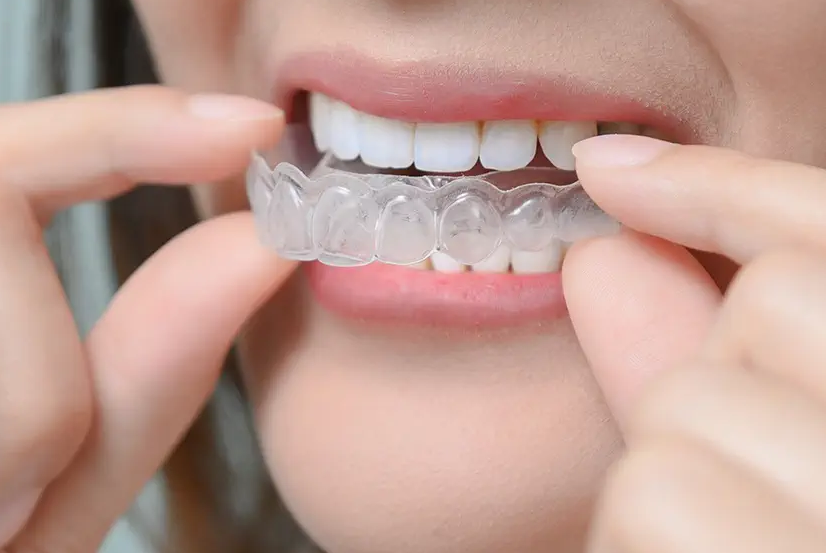 ①クリニック外観②診療③診療