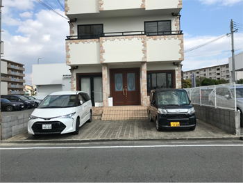 オートバックス金岡店の裏手に専用駐車場がございます