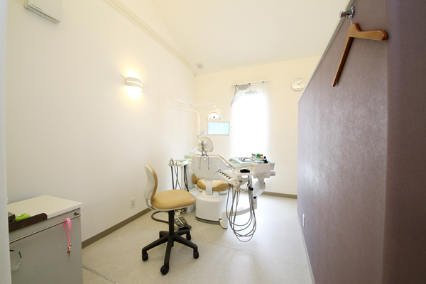 ①医院イメージ ②待合室 ③診療室