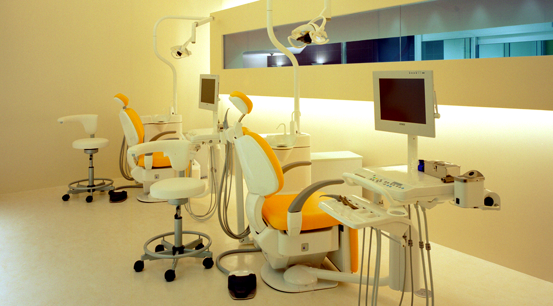 【岩屋駅徒歩1分】痛みに配慮し、土曜19時まで診療するおおいし歯科クリニック