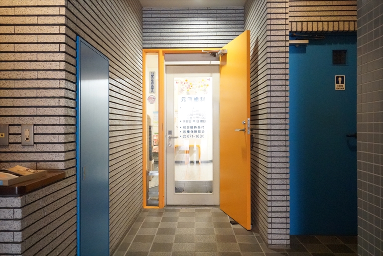 ①外観②受付③診療ユニット