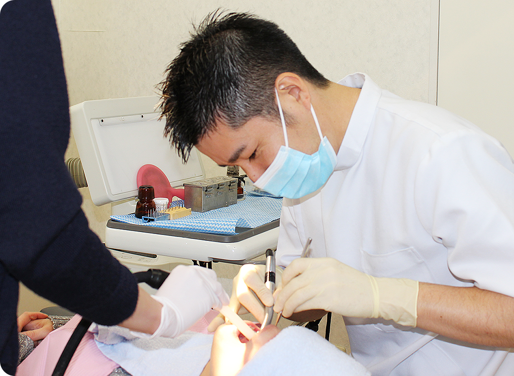 ①外観②丁寧に治療を行います③診察室