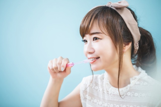 健やかな生活を送れるよう、オーラルケアとスケーリングを診療の大切な土台としています。※写真はイメージです。