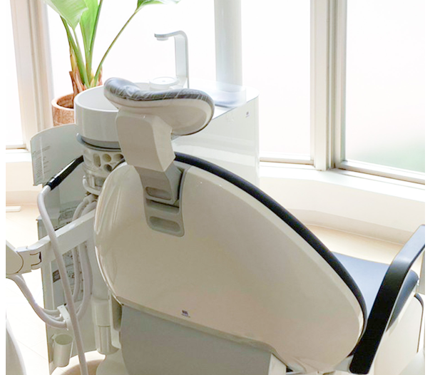 【センター南駅 徒歩4分】【歯周病専門医・指導医 在籍】リラックス感溢れる空間で、大学病院レベルの治療をご提供。患者様の健康を末永くサポートします