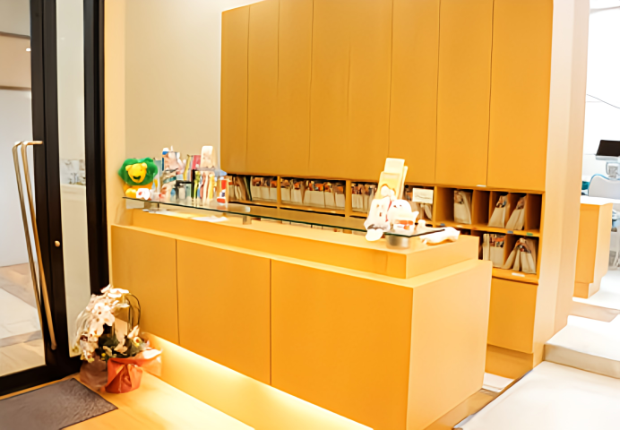 ①外観②受付③診療室