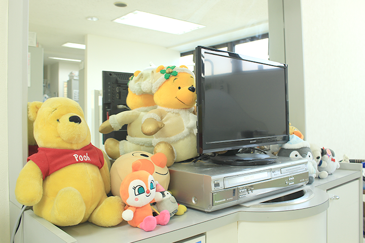 ①外観②待合室③キッズスペース