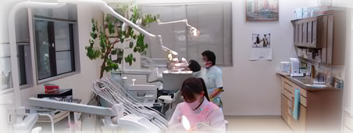 ①スタッフ ②診療風景 ③マップ