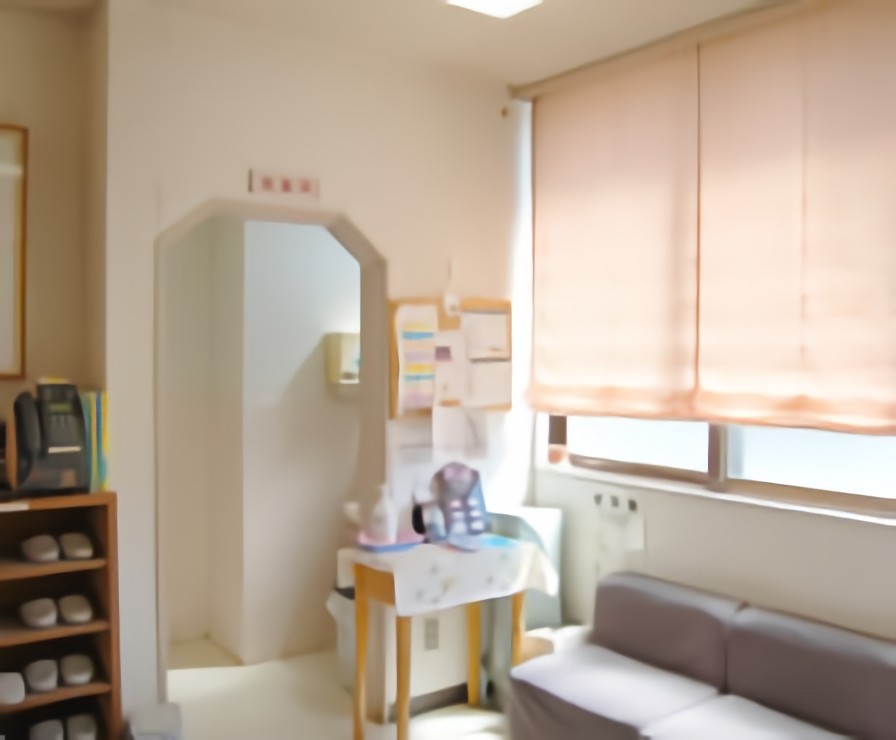 ①診療室②受付③待合室